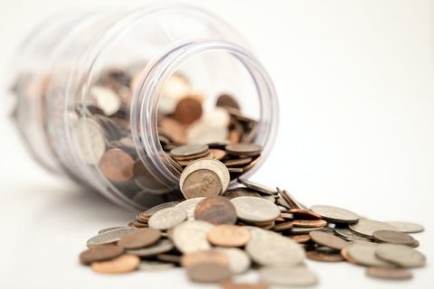 企業(yè)支付多筆勞務(wù)費(fèi)給個(gè)人，是否需要代扣代繳個(gè)人所得稅？并去稅務(wù)機(jī)關(guān)代開(kāi)發(fā)票？